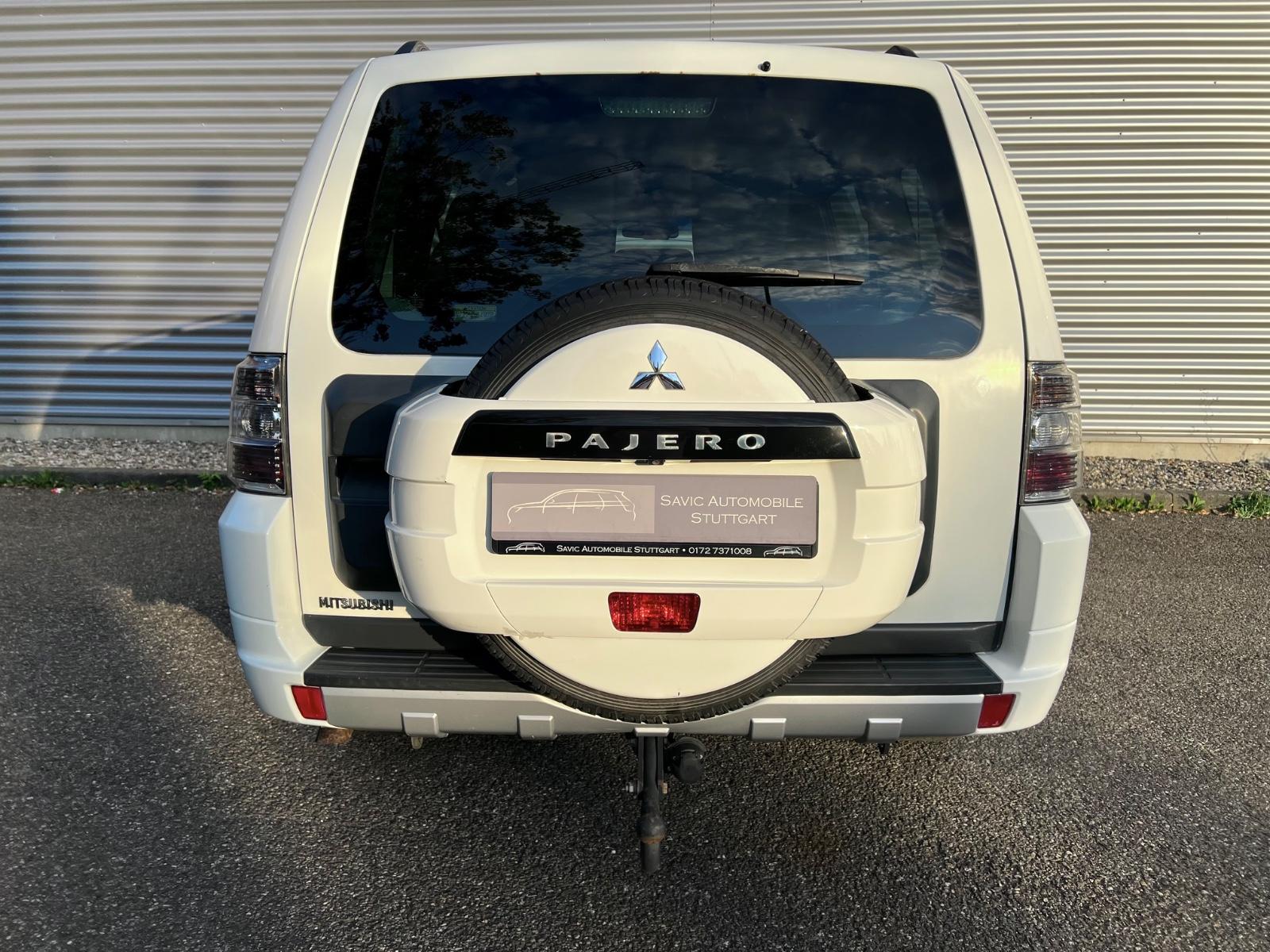 Mitsubishi Pajero 3.2 DI-D 200 ch Instyle 4x4 - 7 places - Cuir - GPS - Toit ouvrant