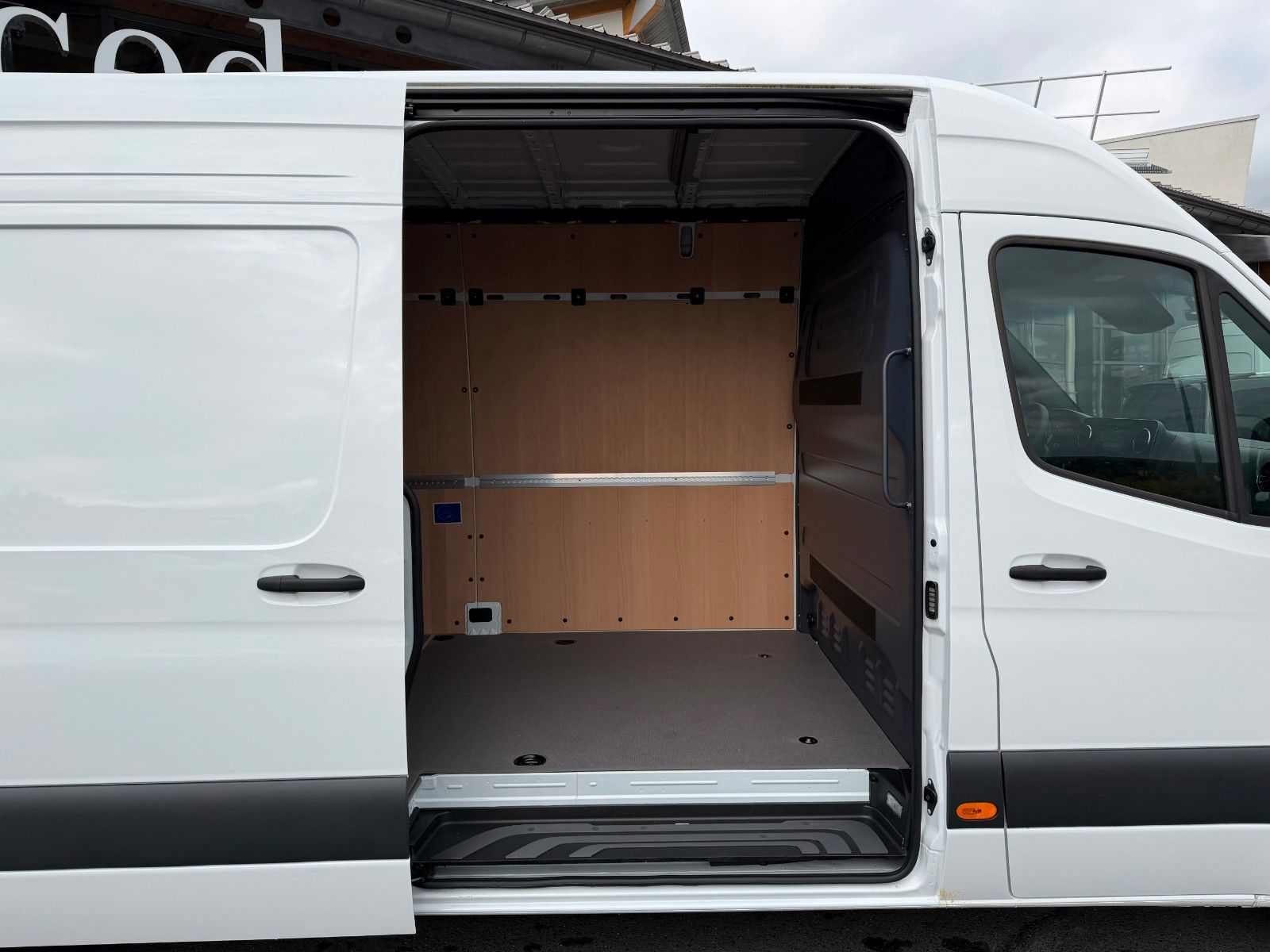 Fahrzeugabbildung Mercedes-Benz Sprinter 319 CDI 4325 DISTRONIC Klima AHK