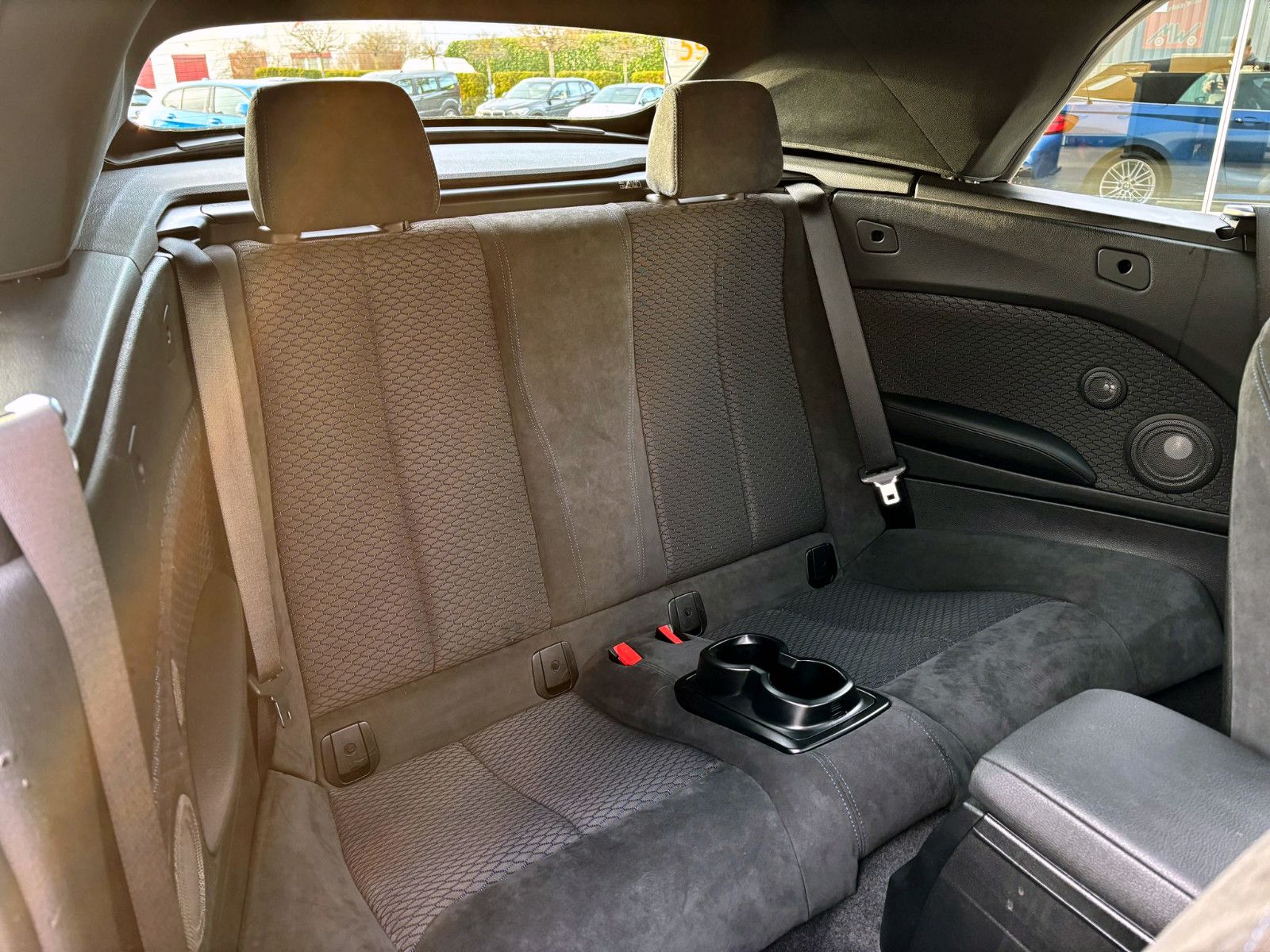 Fahrzeugabbildung BMW 218i Cabrio M-Sport LED PDC SHZ NAV H&K BT LHZ