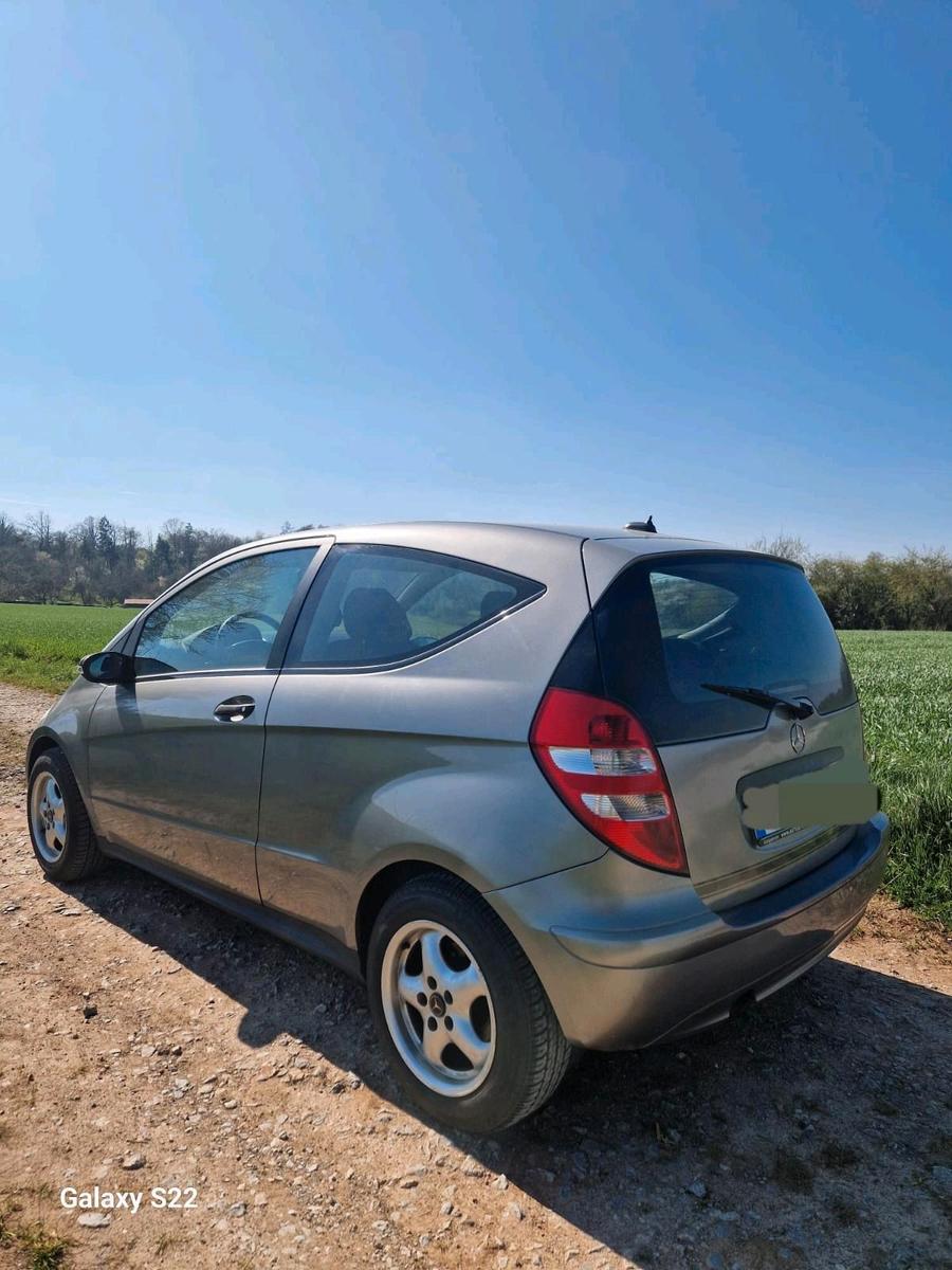 Mercedes-Benz A180 2006 — engine 105 HP (77kW)