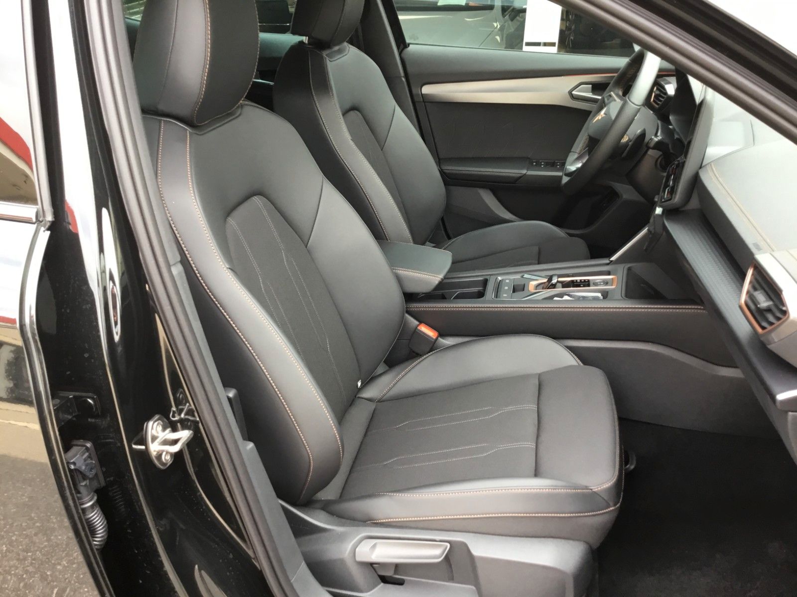 Fahrzeugabbildung CUPRA Formentor 1.5 eTSI DSG +AHK+Navi+18"+TopView