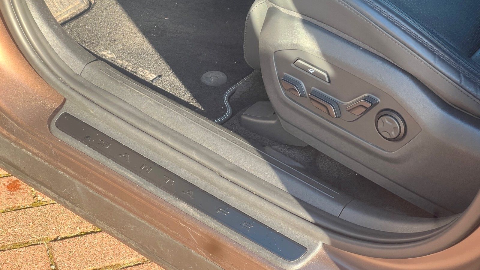 Fahrzeugabbildung Hyundai SANTA FE 1.6T-GDI HEV Blackline *Standhzg*AHK*