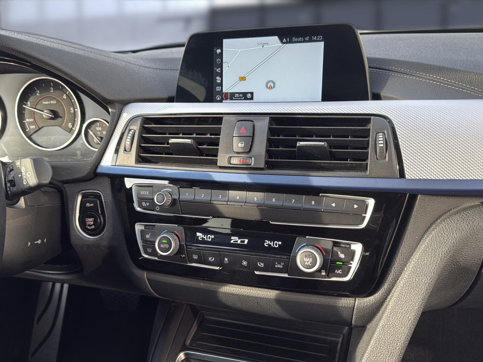 Fahrzeugabbildung BMW 320 d Touring  xDrive M Sport Shadow/ AHK