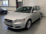 Volvo V50 Kombi 2.0 D DPF Momentum/1.Hand/wenig KM - silberne Volvo V50