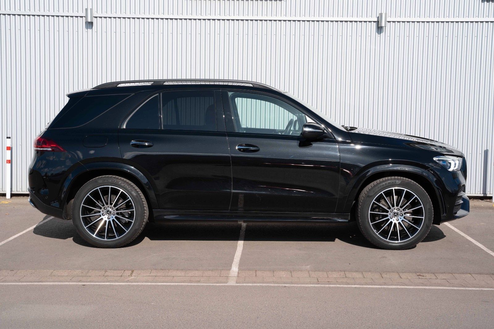 Fahrzeugabbildung Mercedes-Benz GLE 400 D 4MATIC AMG 1.HD 21" MBUX LED PANO AHK