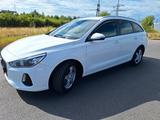 Hyundai i30 1.0 T-GDI Weis 120PS Sommer+ Winterreifen 