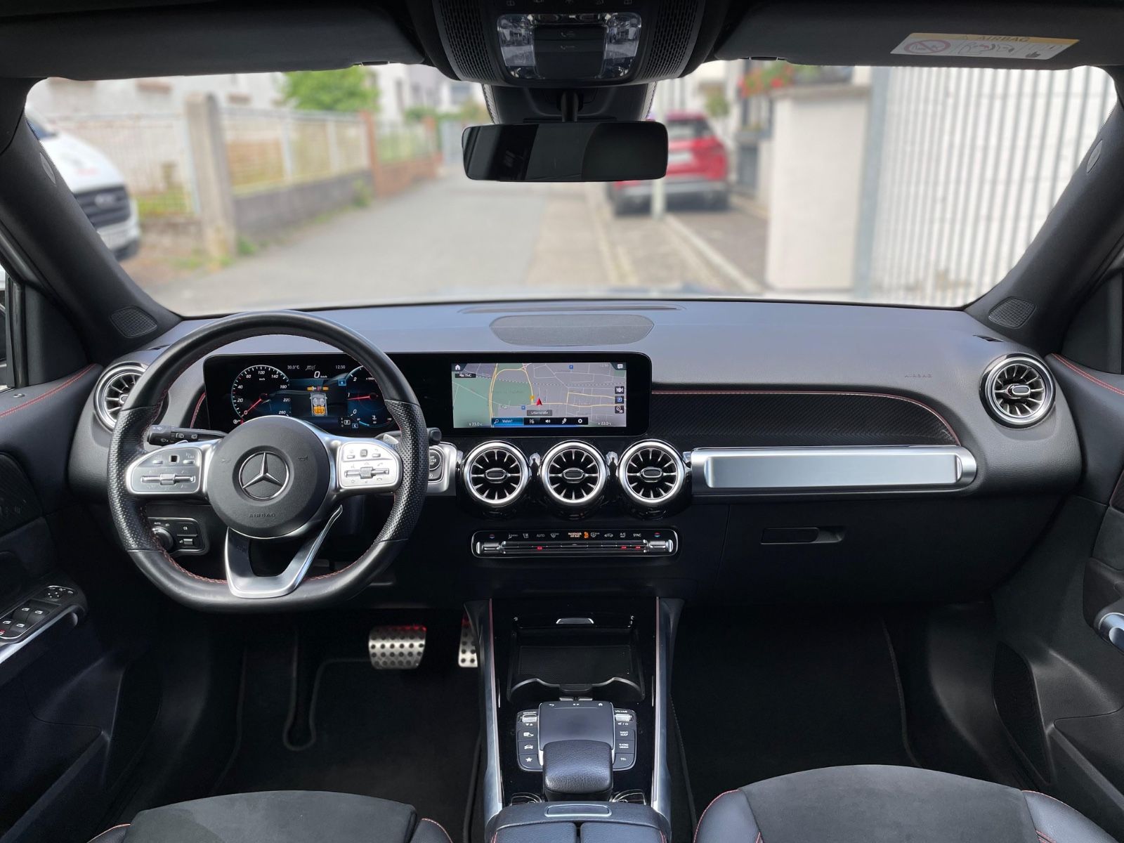 Fahrzeugabbildung Mercedes-Benz GLB 220 d |AMG|MBUX|Distr|Multibeam|AHK|Kamera