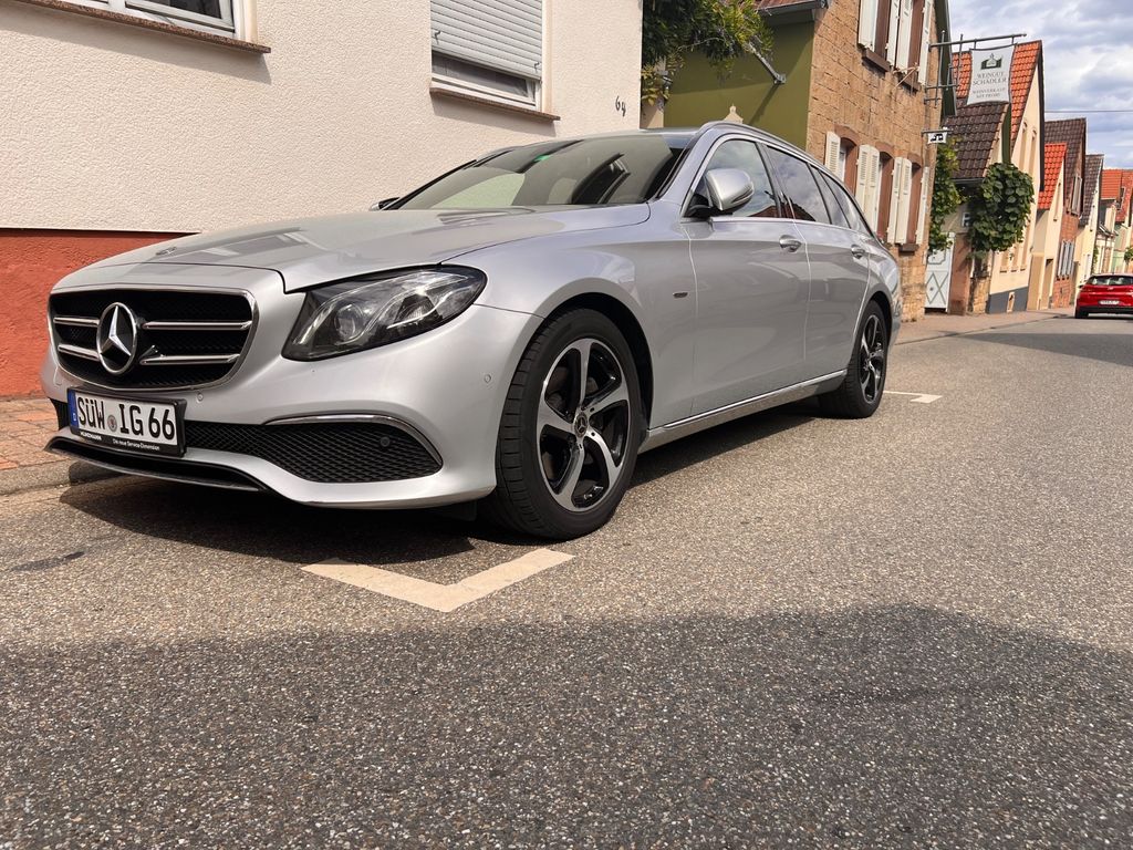 Image of Mercedes-Benz E 220