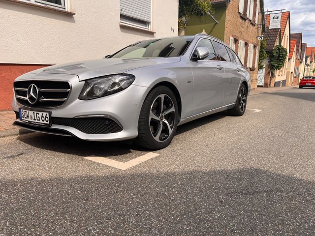 MERCEDES-BENZ E 220 d T Autom. -