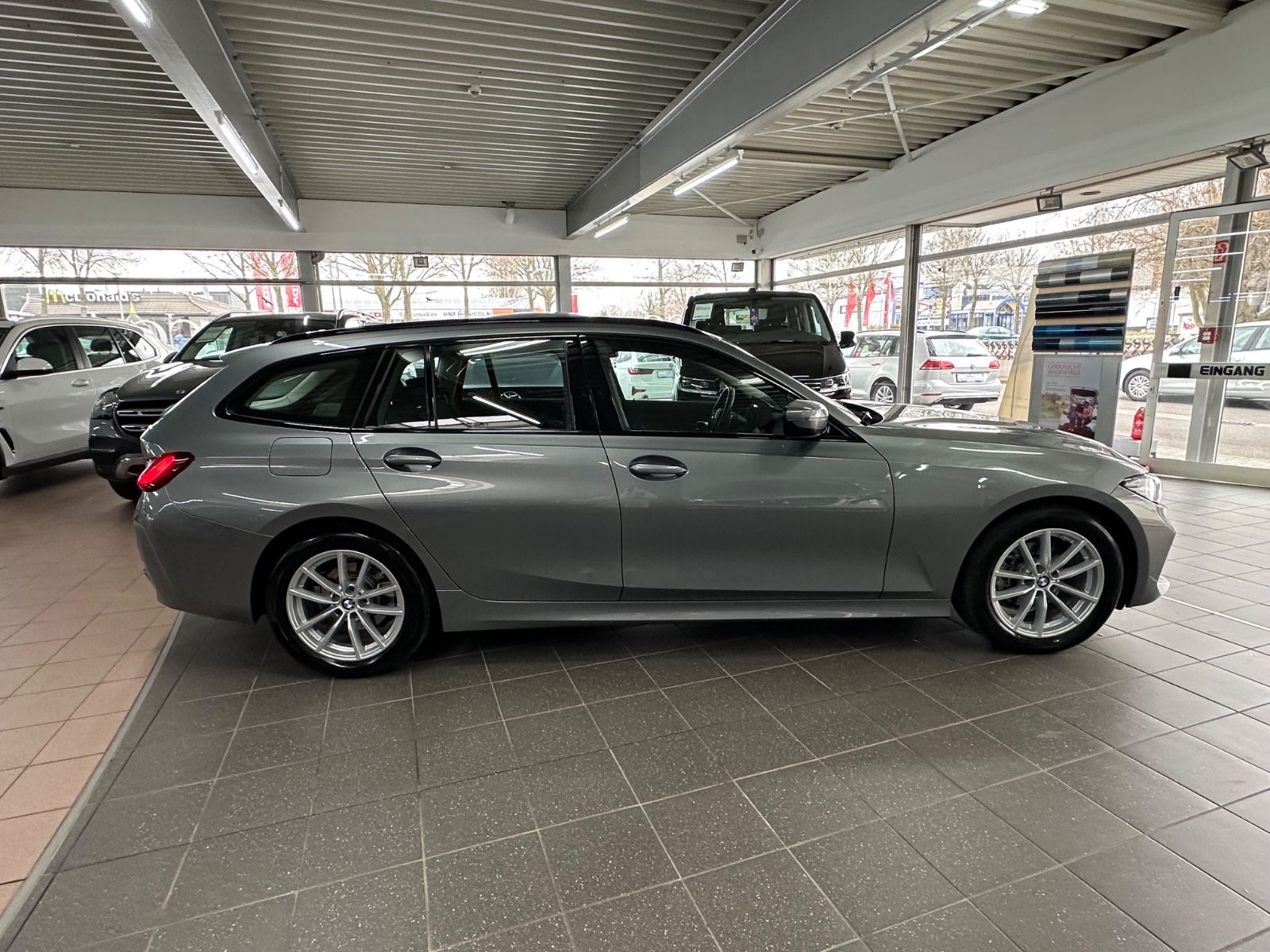 BMW 318 d Touring Facelift+Driving Assistant+Curved foto 12