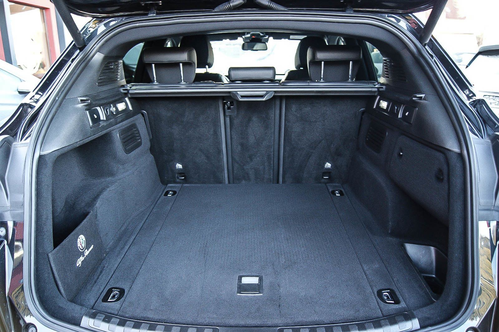 Fahrzeugabbildung Alfa Romeo Stelvio Super Q4 LUSSO SPORTPAKET LEDER WINTER