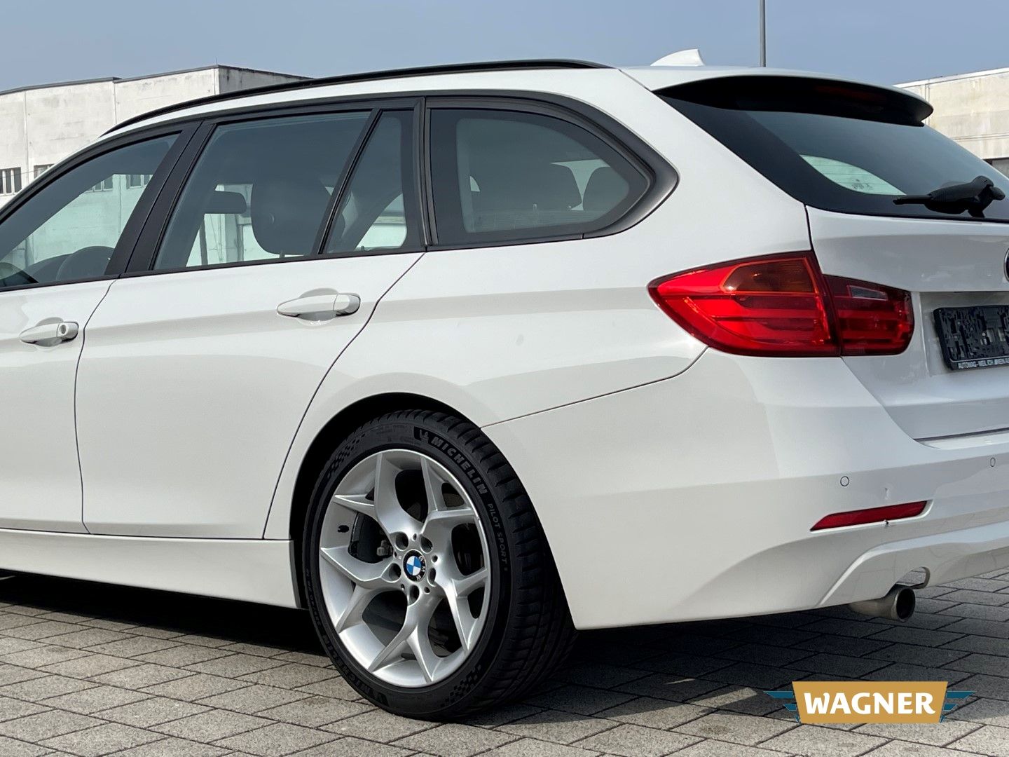Fahrzeugabbildung BMW 320 d Touring Sitzheizung Tempomat Klimaautomati
