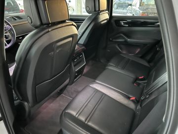 Porsche Cayenne - 12