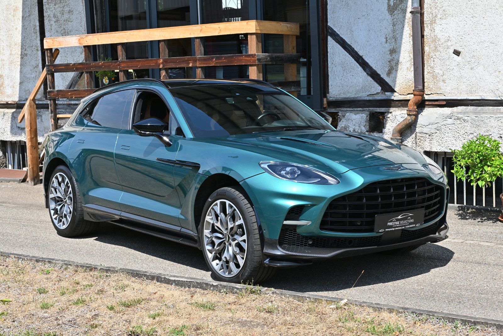 Aston Martin DBX