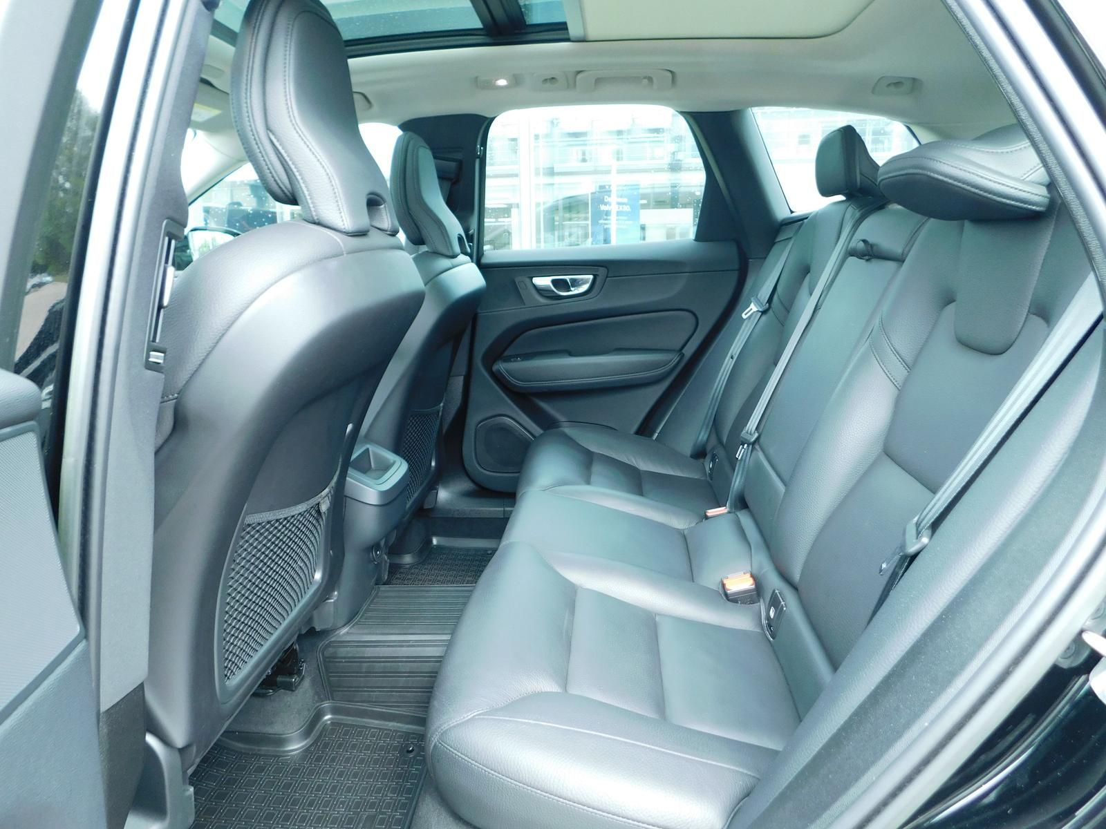 Fahrzeugabbildung Volvo XC60 B4 D Plus Dark