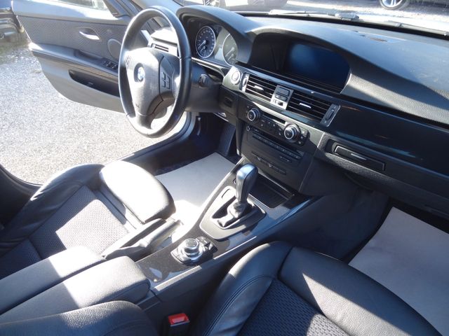 Fahrzeugabbildung BMW 320d xDrive/1.Hand/Navi/StH/PDC/Xenon/Leder/