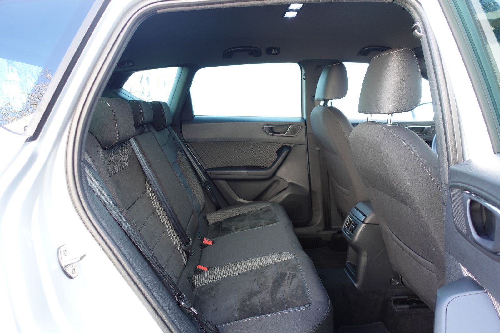 Fahrzeugabbildung SEAT Ateca 1.4TSI Xcellence AHK,Navi,SHZ,Kamera,LED