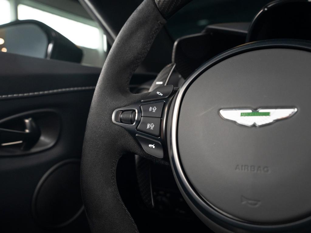 Aston Martin V12 Vantage