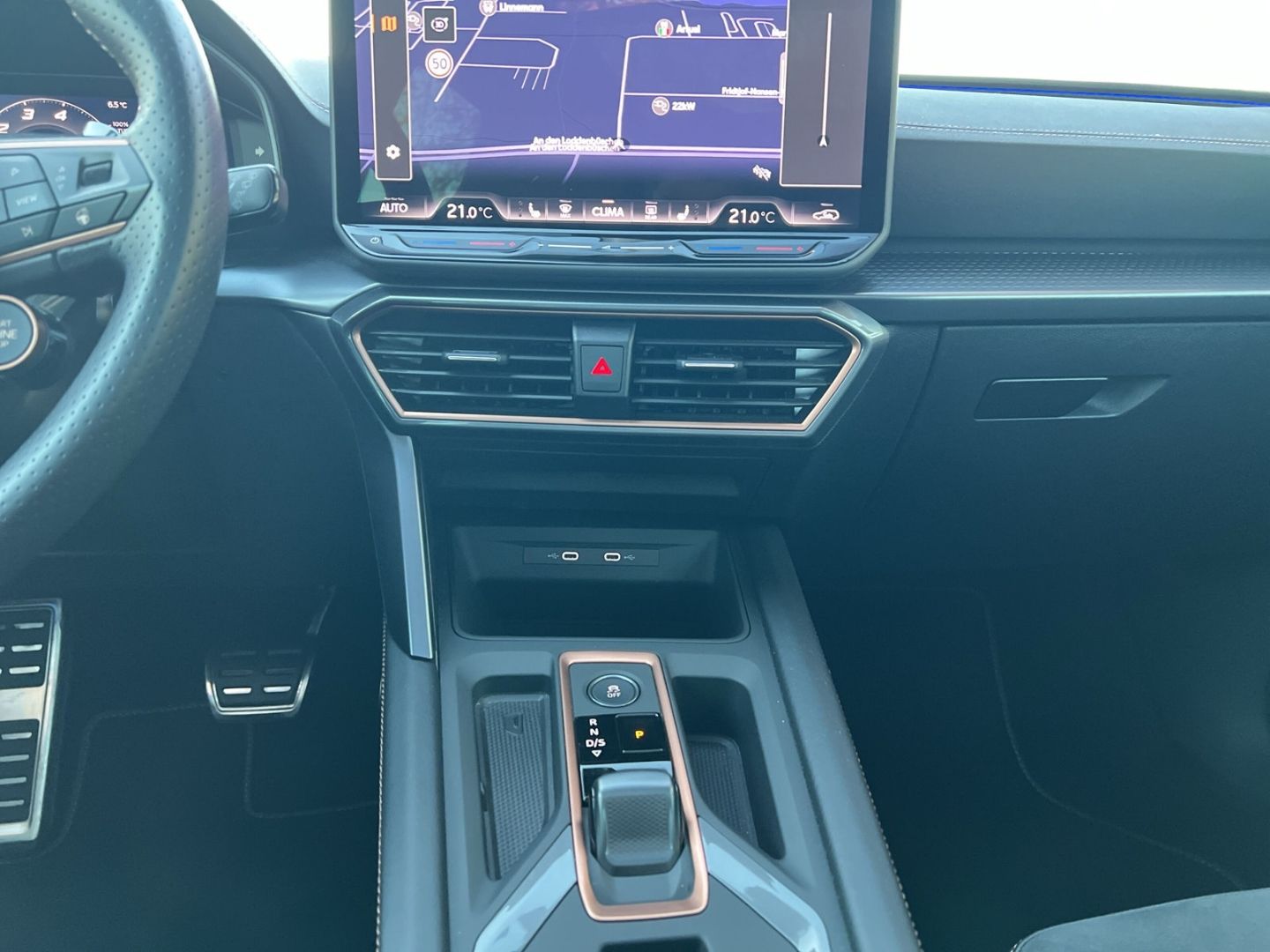 Fahrzeugabbildung CUPRA Leon Sportstourer 1.5 eTSI AD El. Panodach SHZ