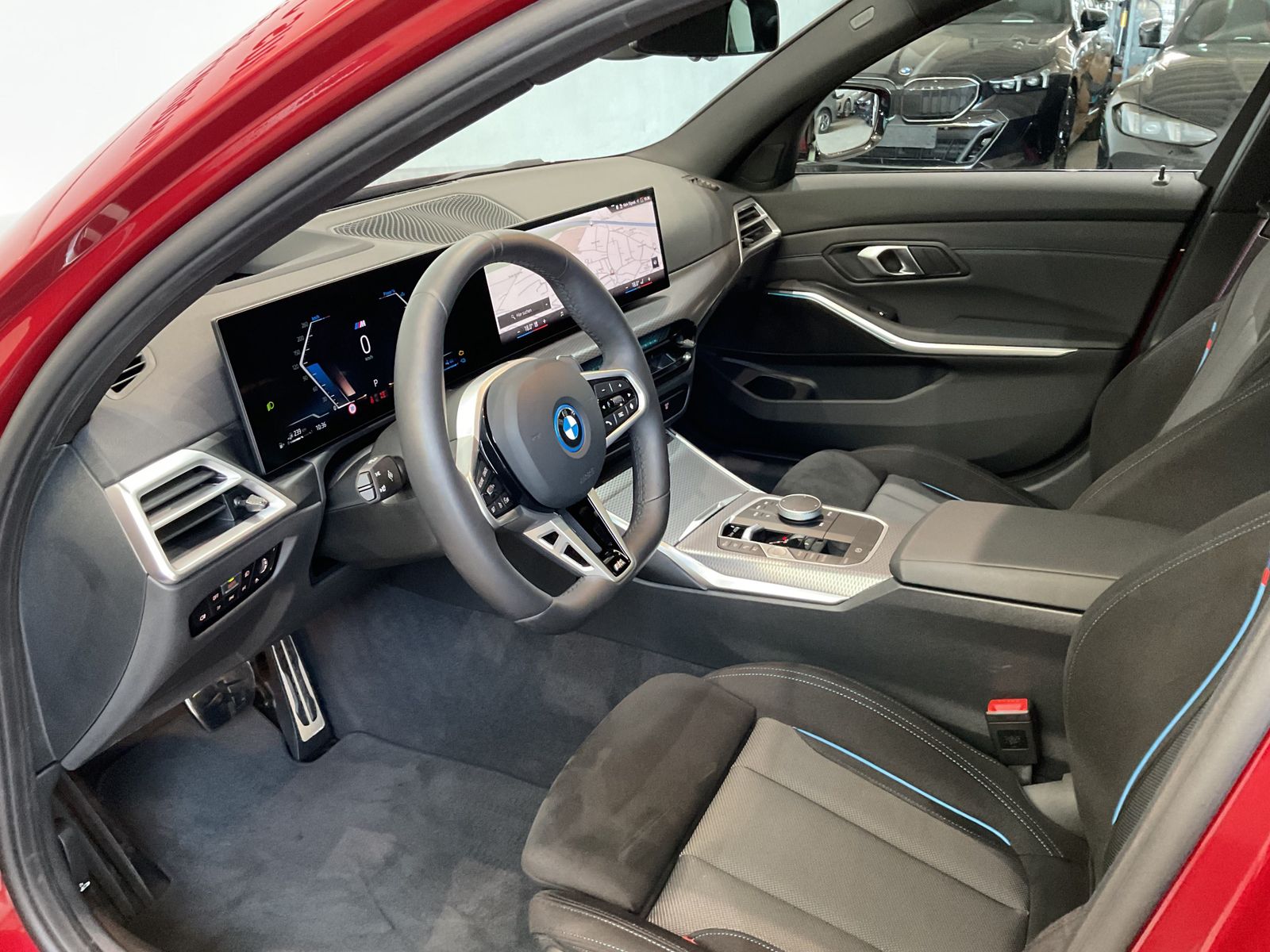 Fahrzeugabbildung BMW 330e xDrive Lenkradhzg. | M Sportpaket pro | Pan