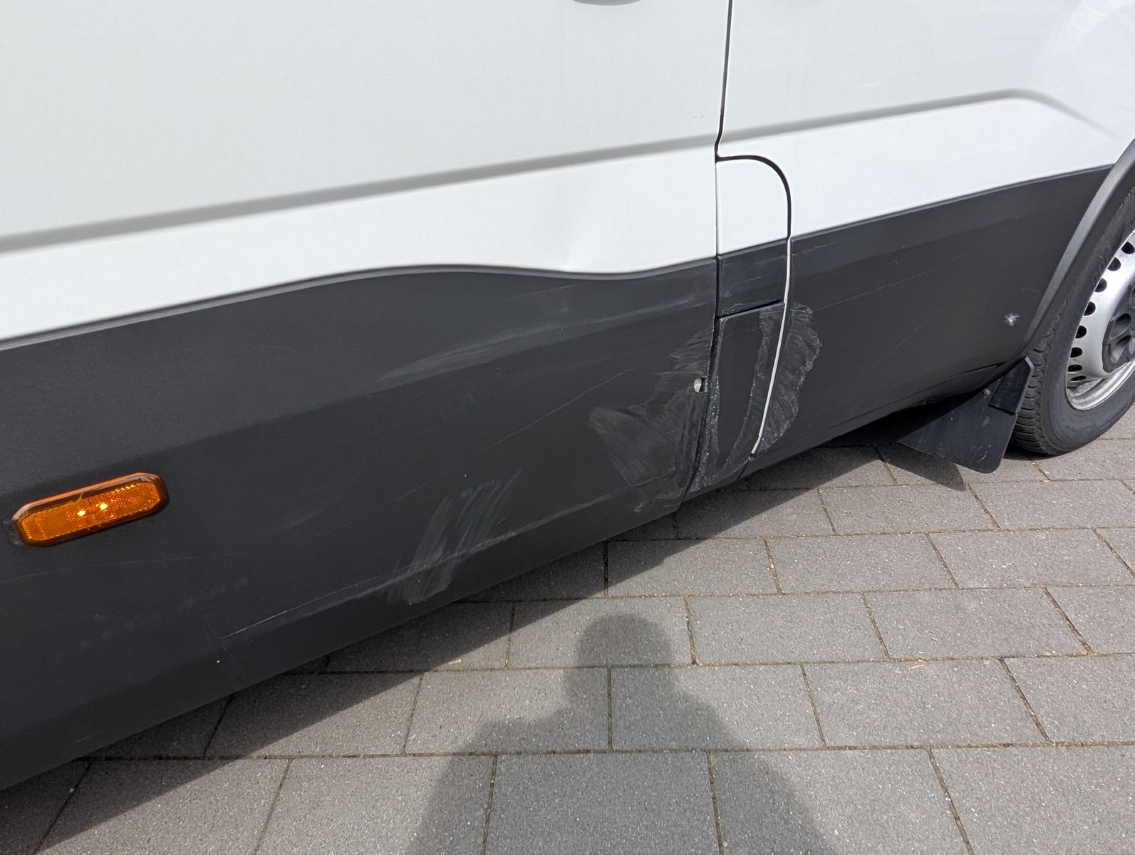 Fahrzeugabbildung Iveco 35S18V 4100L Daily 3.0L HI-Matic Holzboden Kamer