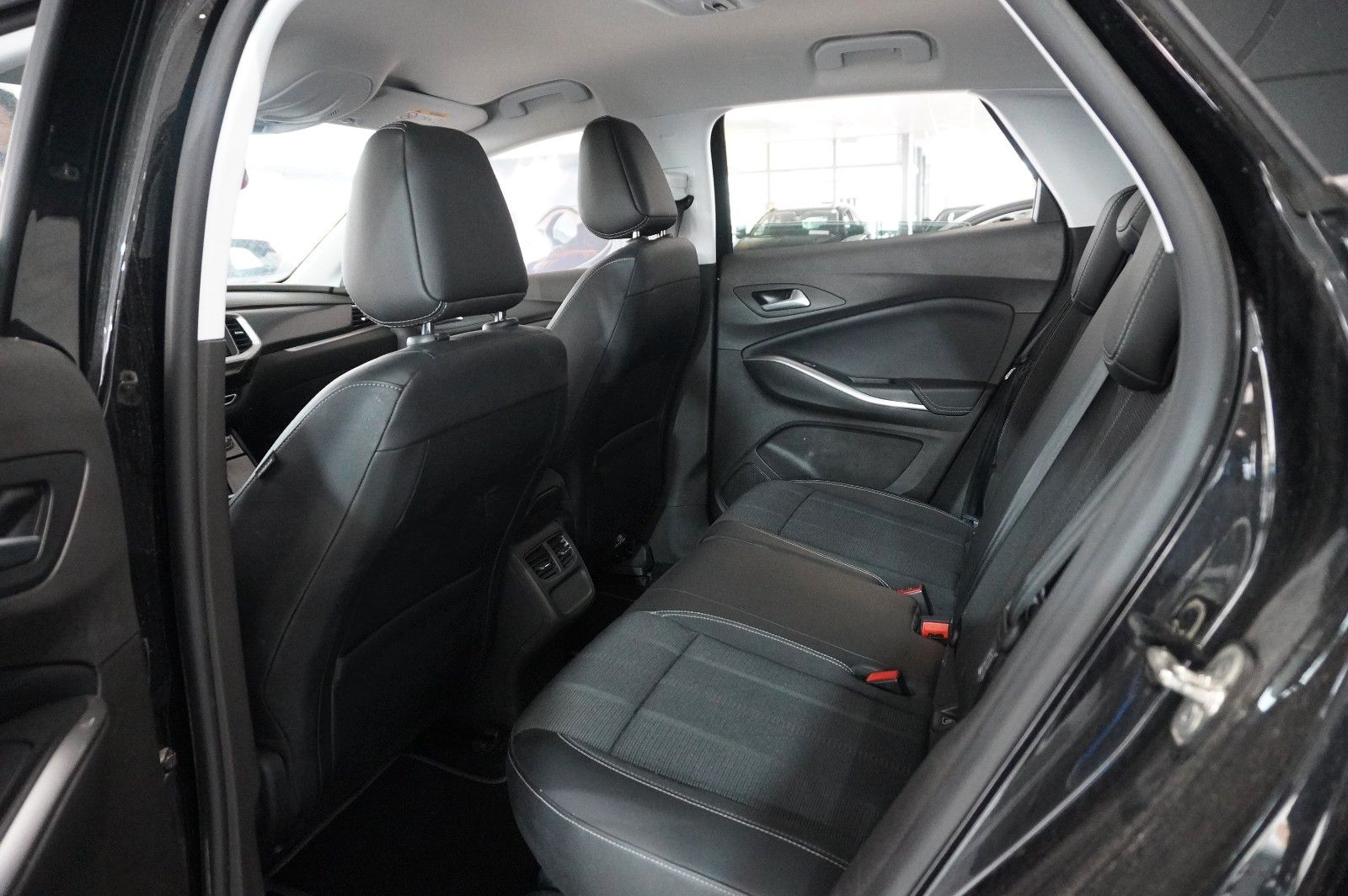 Fahrzeugabbildung Opel Grandland (X) 1.2T GS SPORT NAVI/LED/VIRT./DAB+