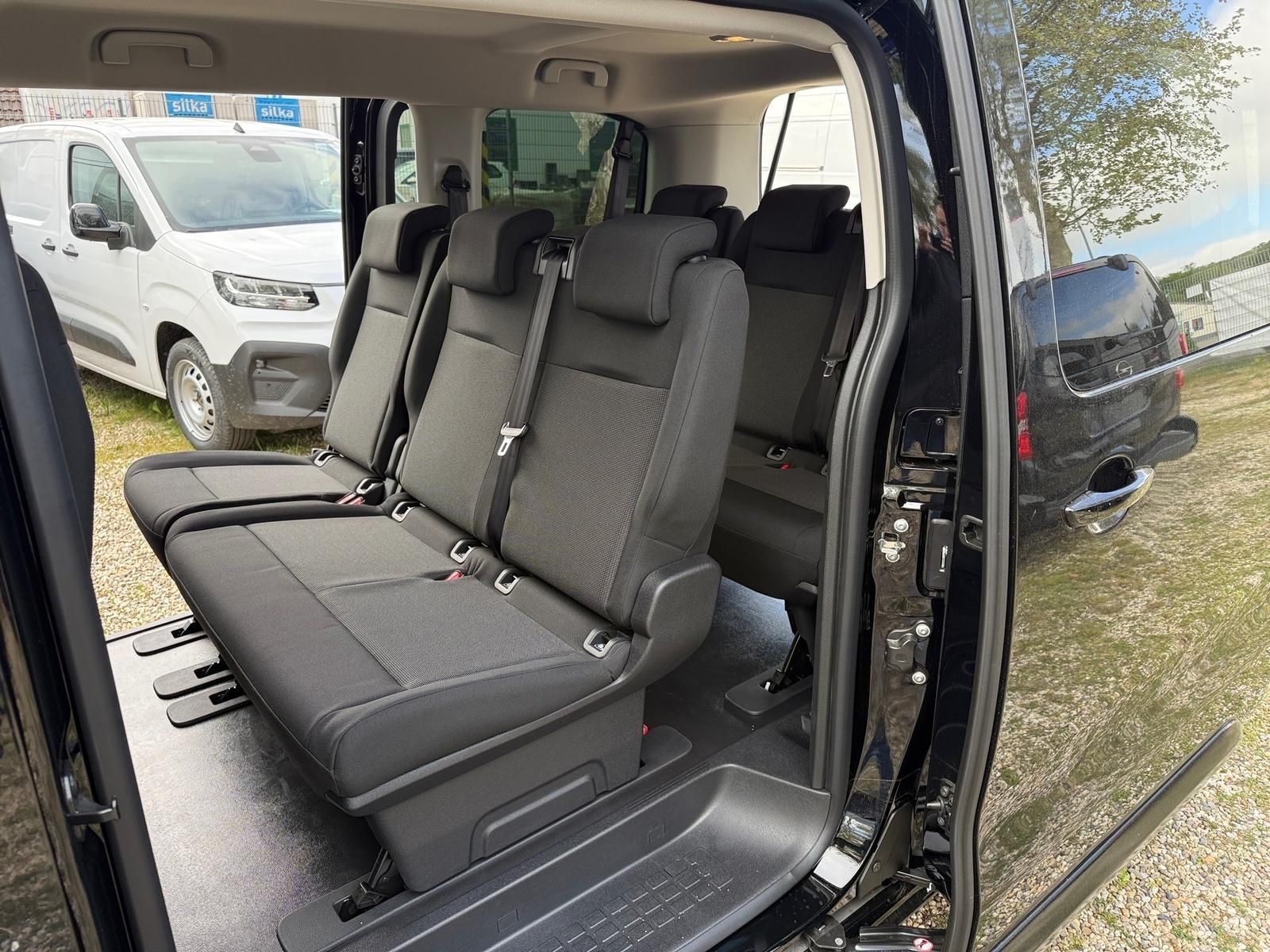 Fahrzeugabbildung Opel Zafira Edition 2.2 Diesel 180 AT8