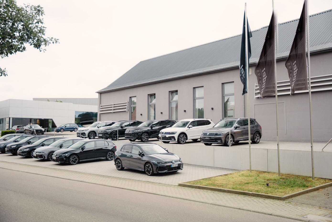showroom-image-bottom