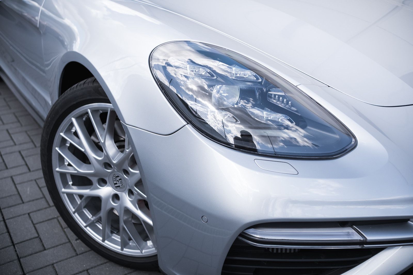 Fahrzeugabbildung Porsche Panamera Turbo HA-Lenk.-18W-Sitze-Burm.-LED-360´