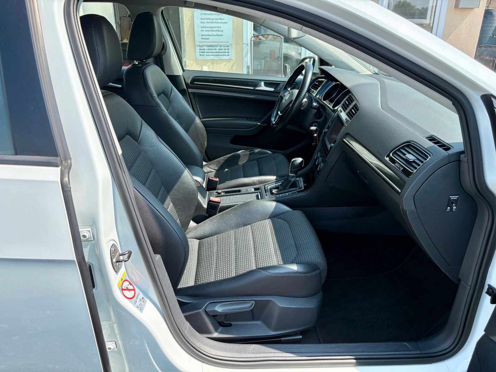 Fahrzeugabbildung Volkswagen Golf VII 2.0 TDI HIGHLINE Navi Xenon Leder SPORT
