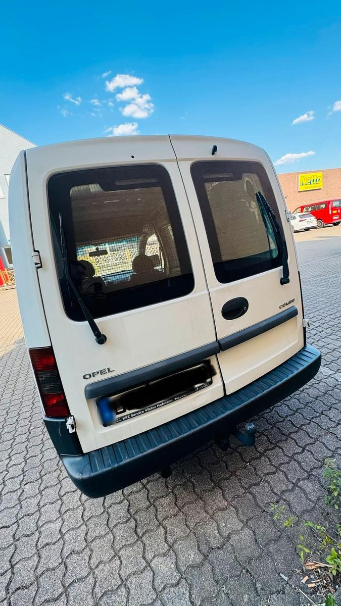 Opel Combo 2005 — rear view