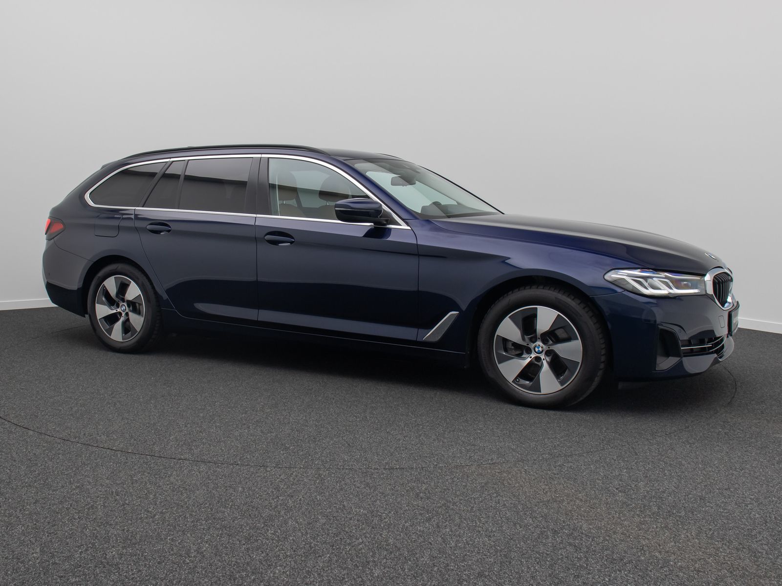 Fahrzeugabbildung BMW 520d xD DAB Kamera HUD Laser H/K Leder Komfort