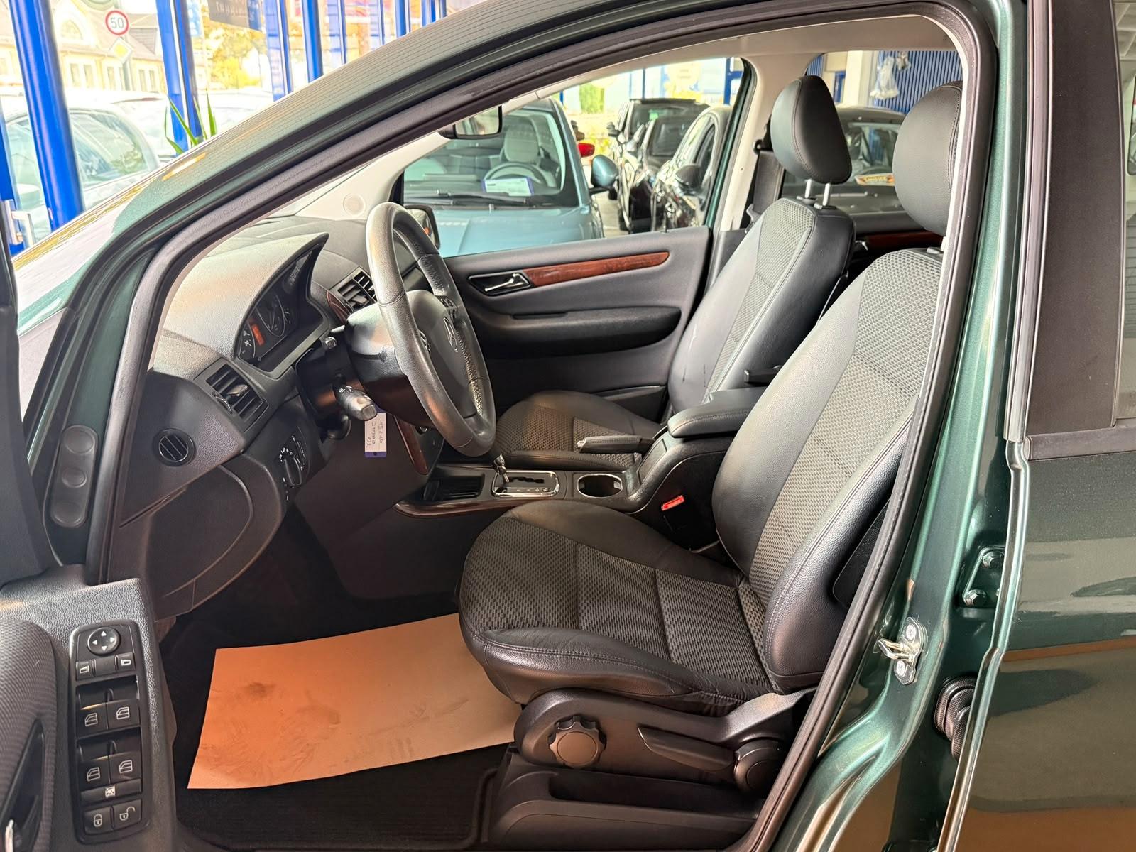Mercedes-Benz A 180 Elegance Autom. / 30 Tkm/Sitzheizung / PDC
