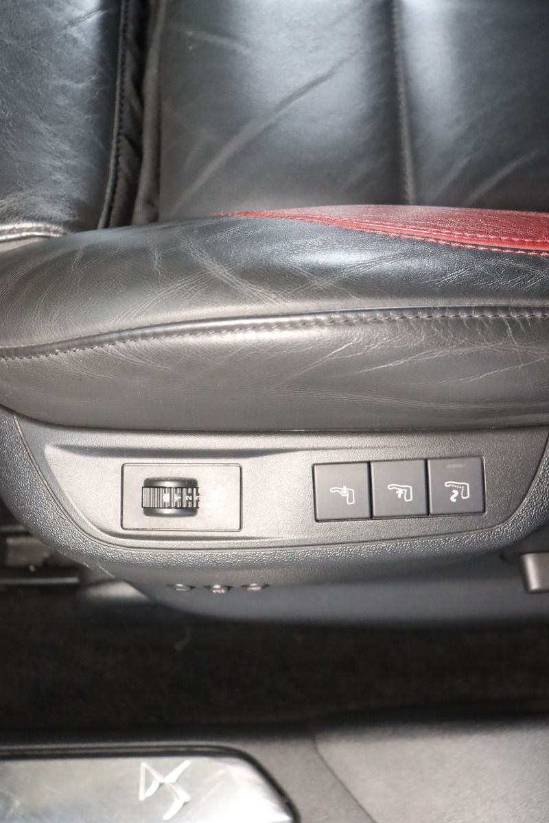 Fahrzeugabbildung DS Automobiles DS5 2.0 HDi SportChic * HUD * LEDER * Navi