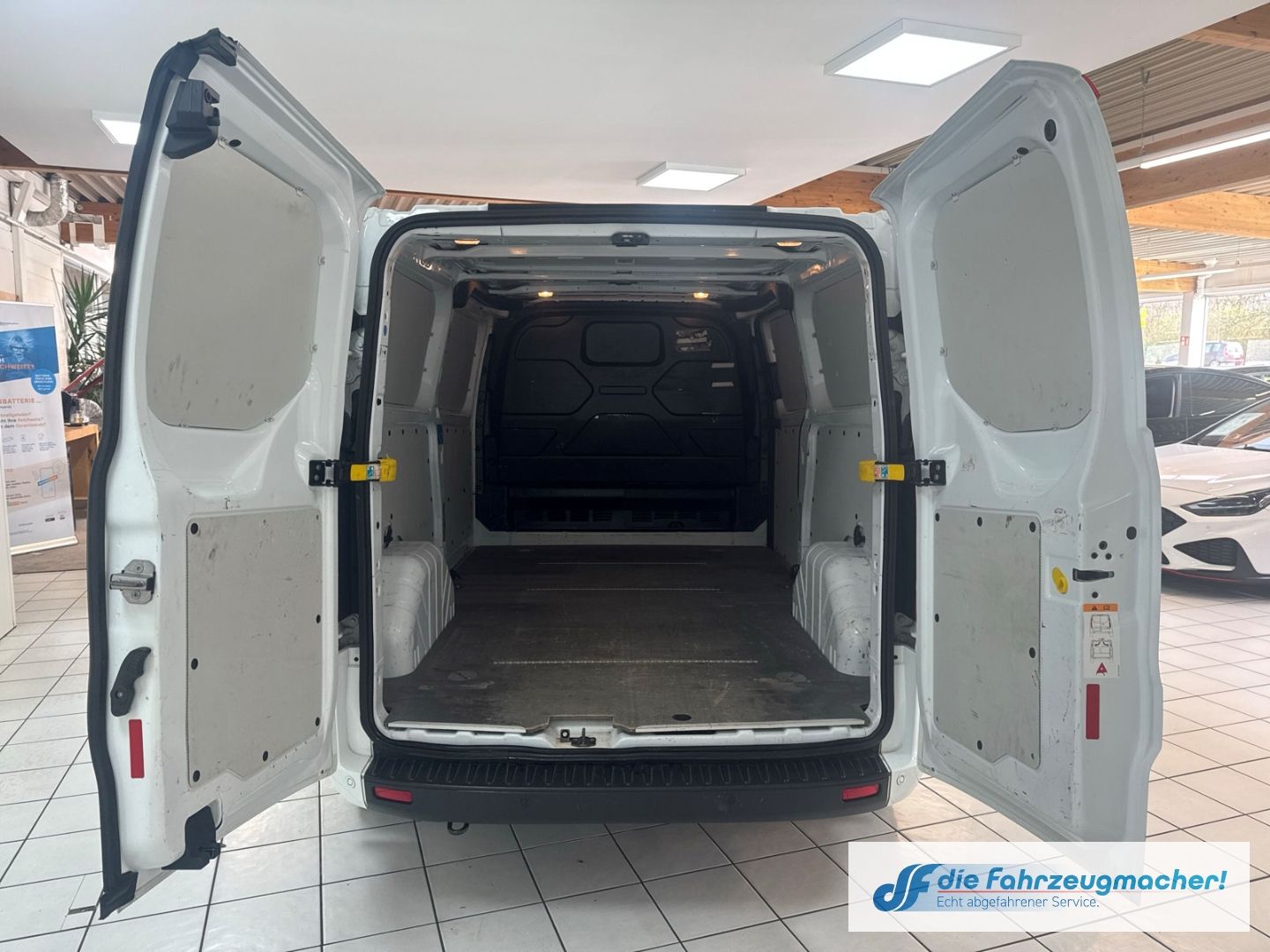 Fahrzeugabbildung Ford Transit Custom Kasten 320 L2 Trend DAB Notbremsa