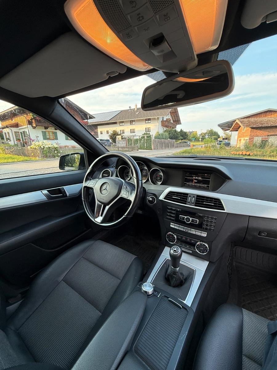 Mercedes-Benz C220 2011 — photo 7