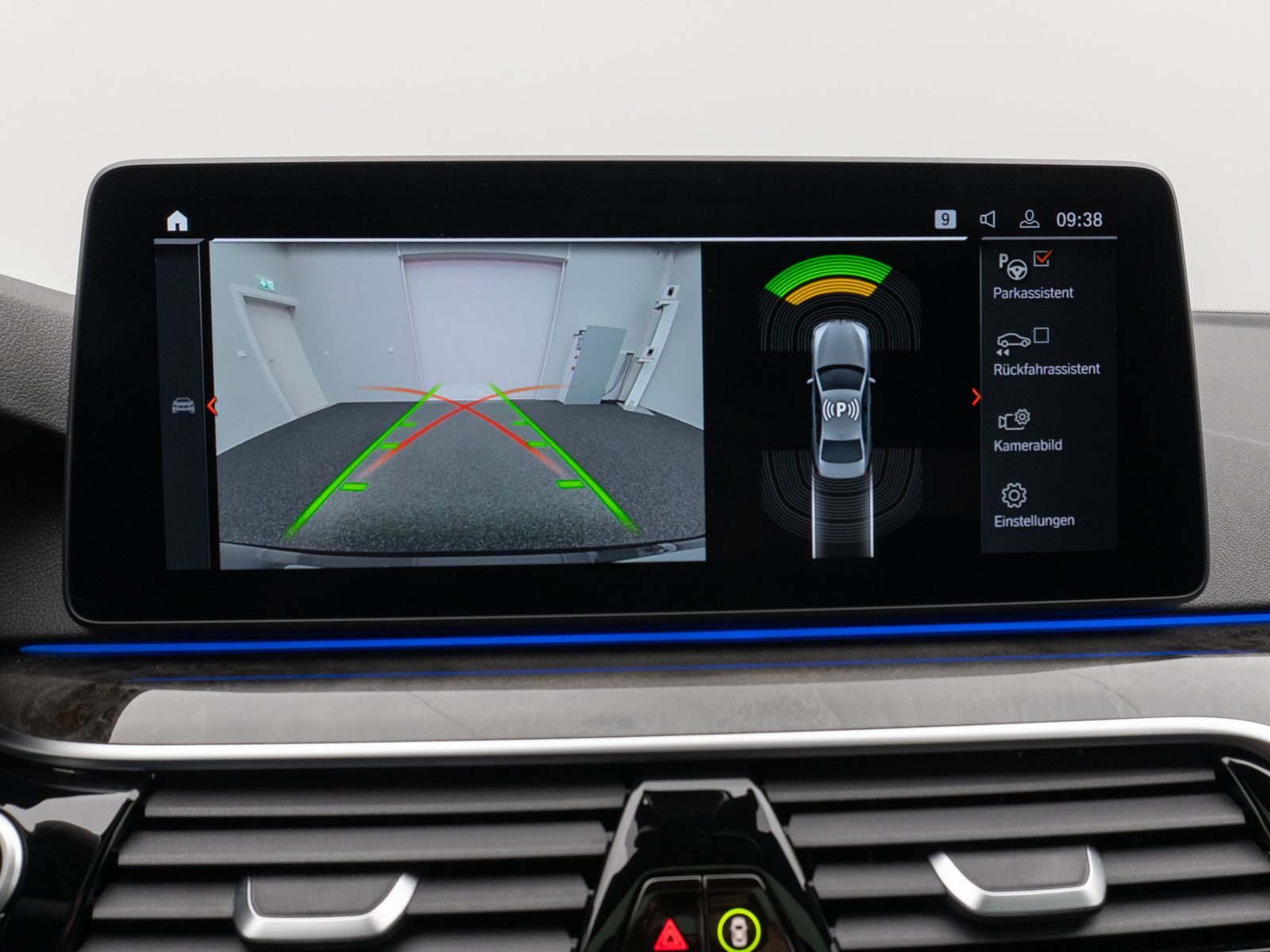 Fahrzeugabbildung BMW 540i xD M Sport Glasdach Laser Kamera HUD SoftCL