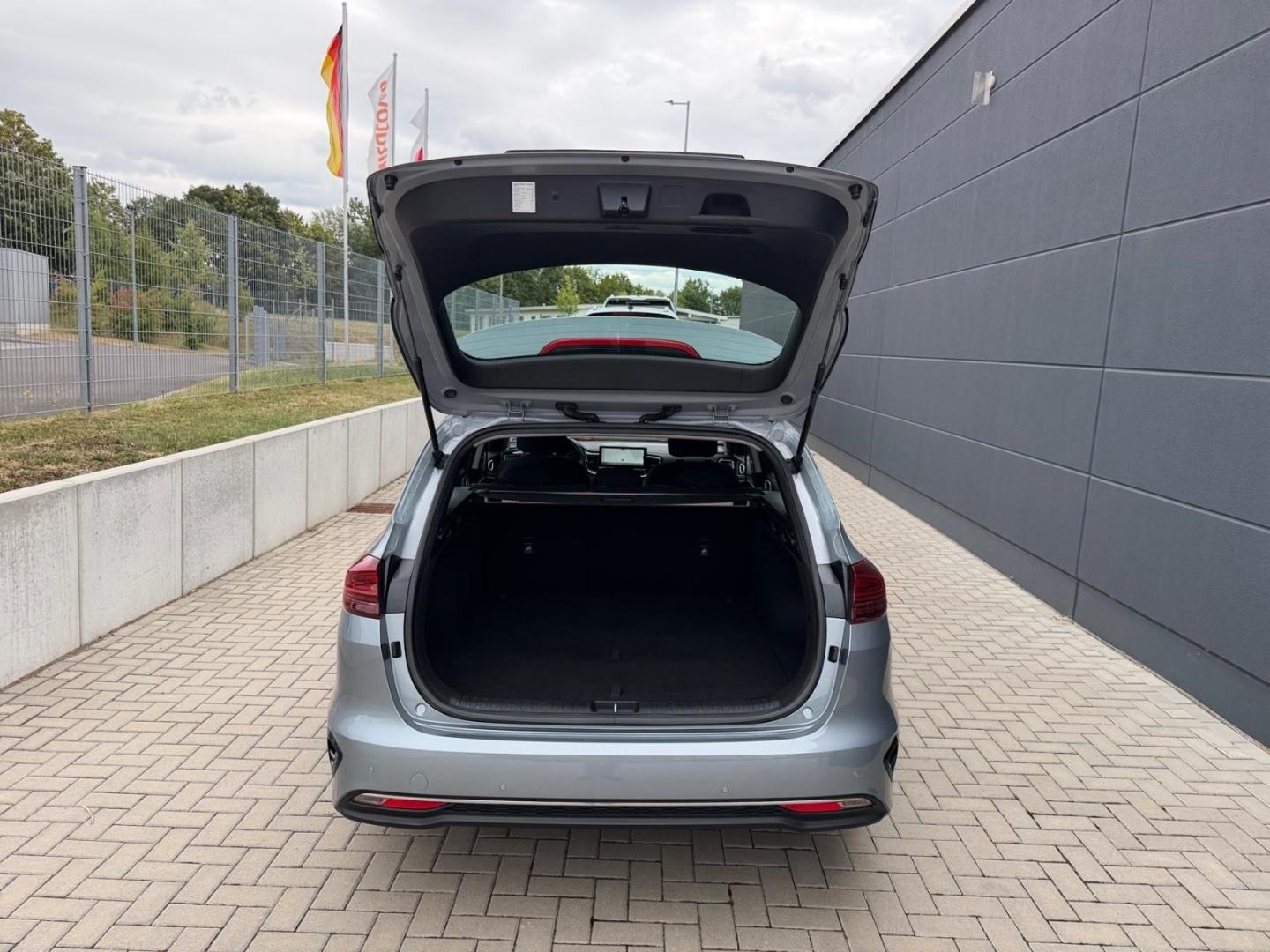 Kia Ceed_sw 1.5T Vision DCT7 Komf+ NAV PDC Klimaauto