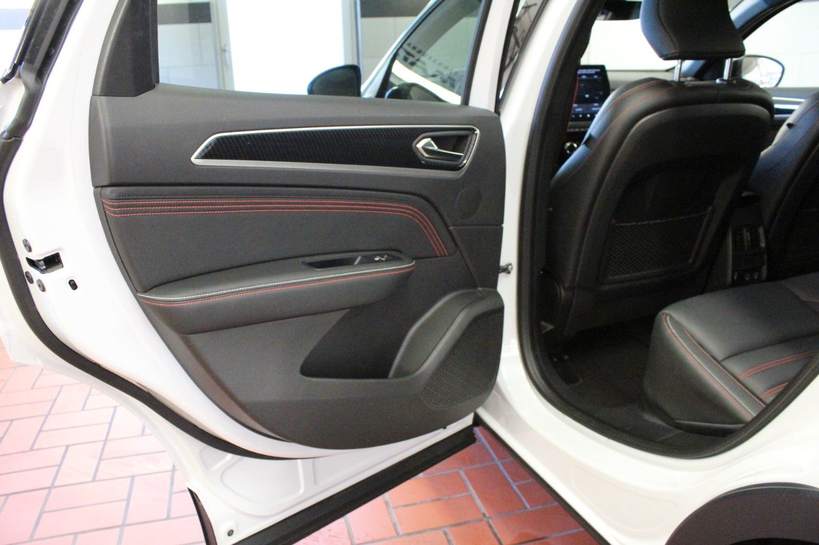 Fahrzeugabbildung Renault Arkana Mild Hybrid 160 EDC R.S. Line*Leder*