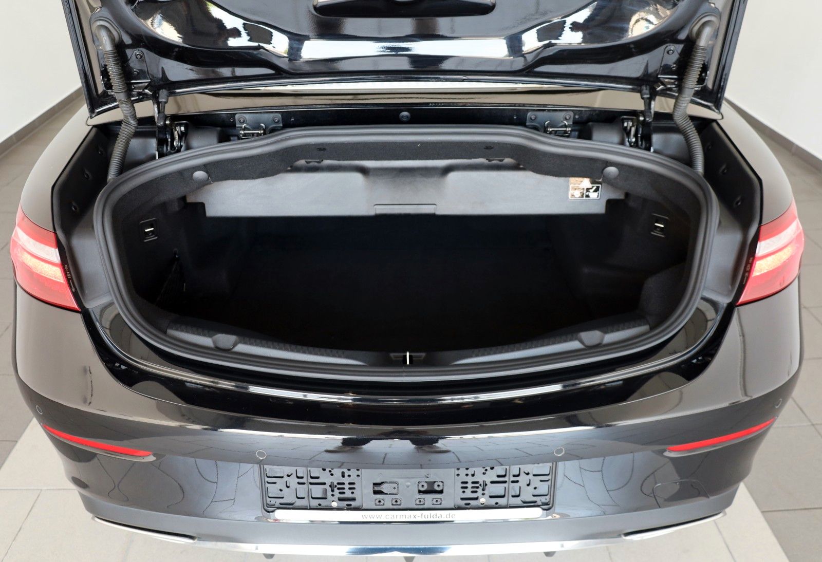 Fahrzeugabbildung Mercedes-Benz E 350 Cabrio AMG Line Leder,Navi,LED,Kamera,SH