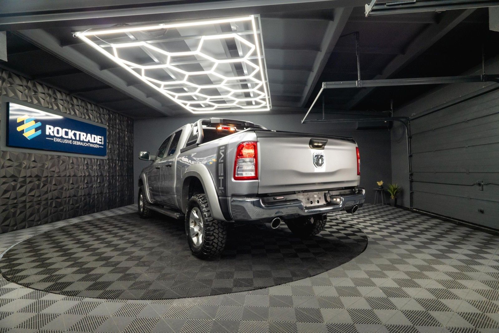 Fahrzeugabbildung Dodge RAM 5.7 V8 HEMI 4x4 OFFROAD Bodylift LONGBED LED