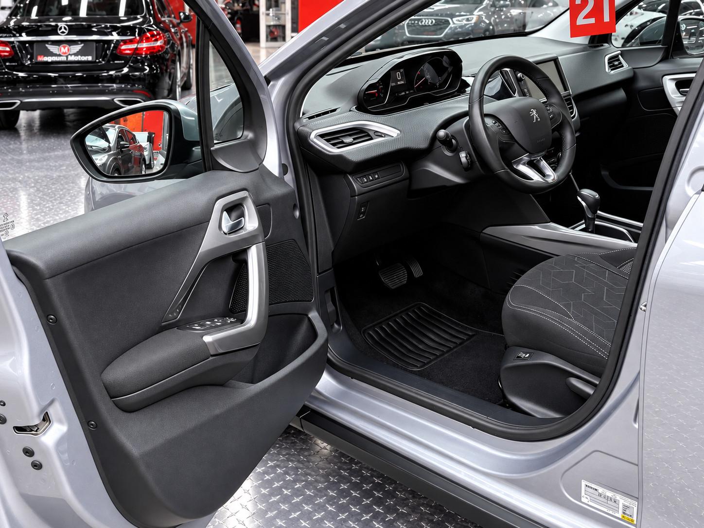 Peugeot 2008 ACTIVE *Aut.*Klima*Temp.*PDC*