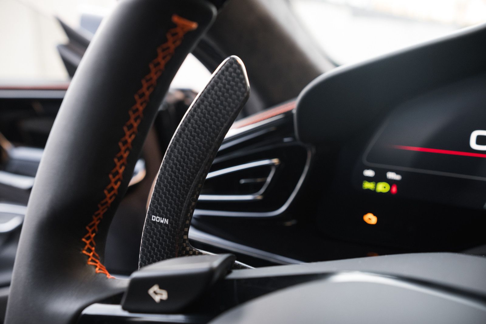 Fahrzeugabbildung Ferrari Purosangue-Pano-Lift-Burm.-360Kam.-Karbonlenkrad