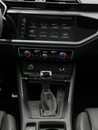 Fahrzeugabbildung Audi Q3 40 TFSI Quattro S-tronic S-line Pano Virtual