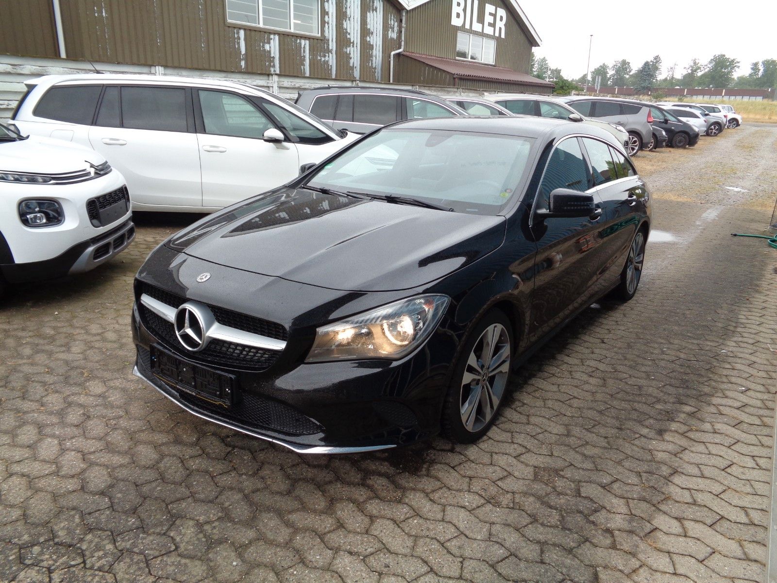 MERCEDES-BENZ CLA 200 Shooting Brake