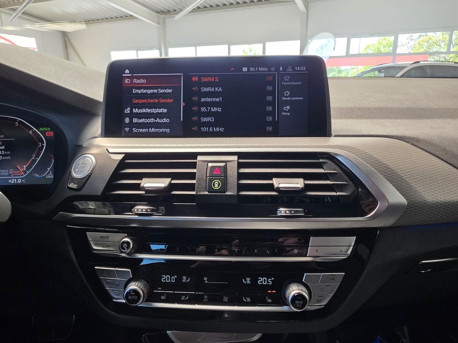Fahrzeugabbildung BMW X3 xDrive 30i M Sport Shadow/HuD/Harman/StHz/Ahk