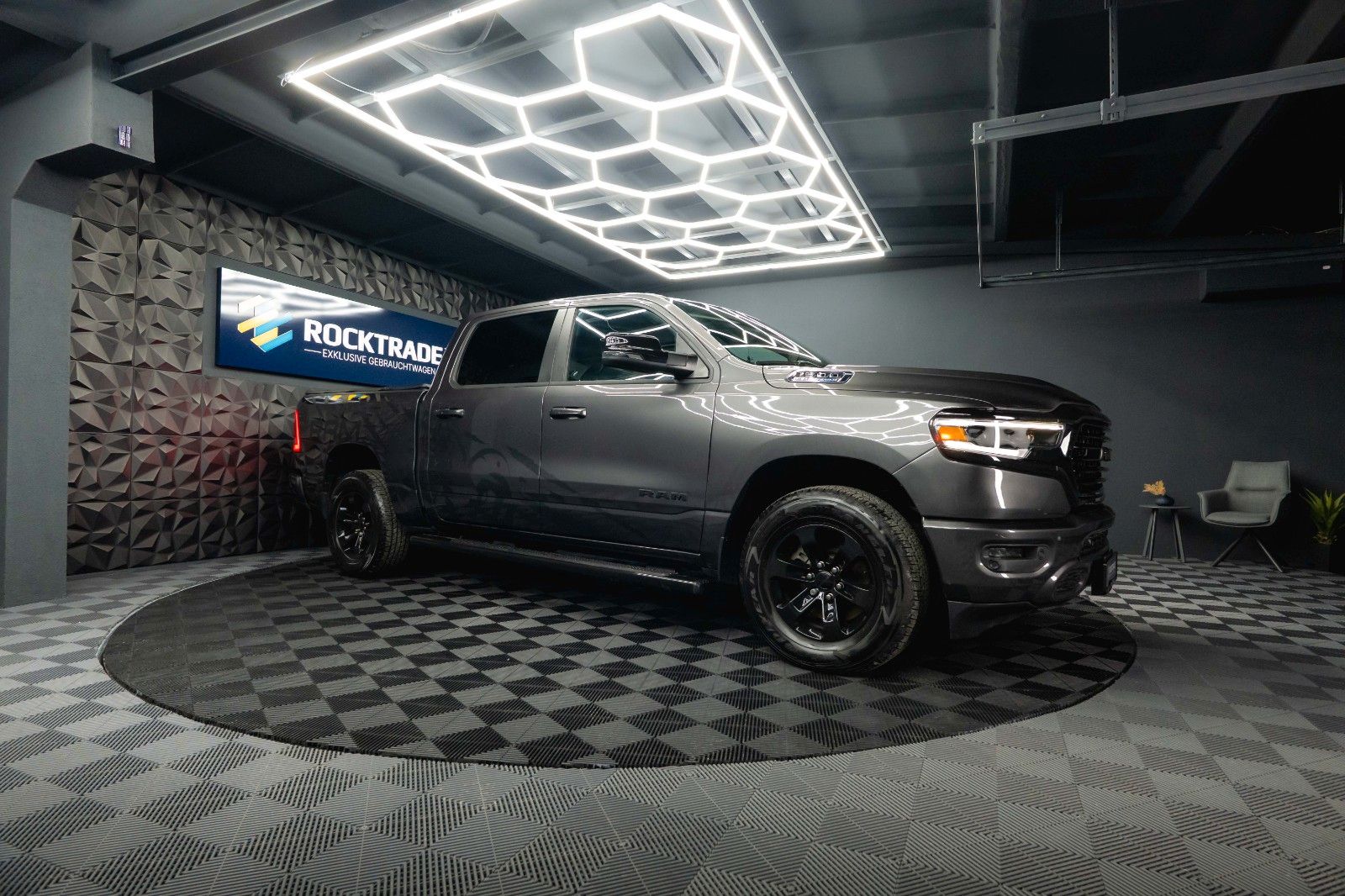 Fahrzeugabbildung Dodge RAM 5.7 V8 HEMI 4x4 LARAMIE Offroad Night LED