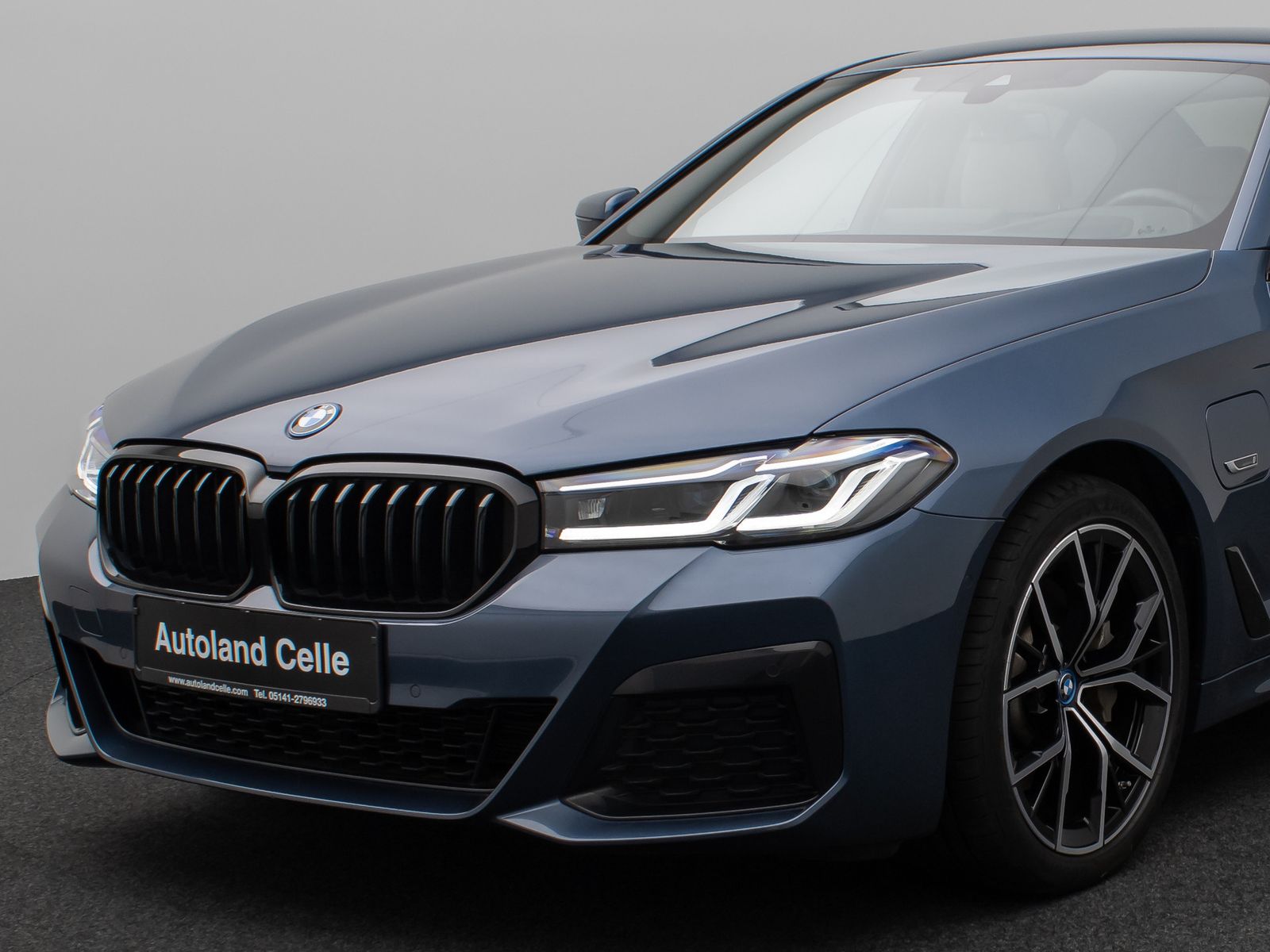 Fahrzeugabbildung BMW 530e M Sport Kamera Laser HUD DAB H/K Alarm 19"