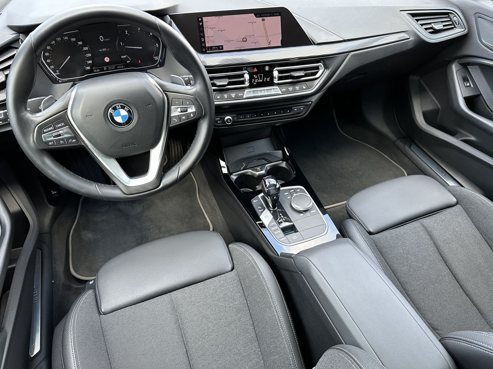 Fahrzeugabbildung BMW 118d Sport-Line Aut. NAV+LED+PANO+SPIEGEL-PAKET