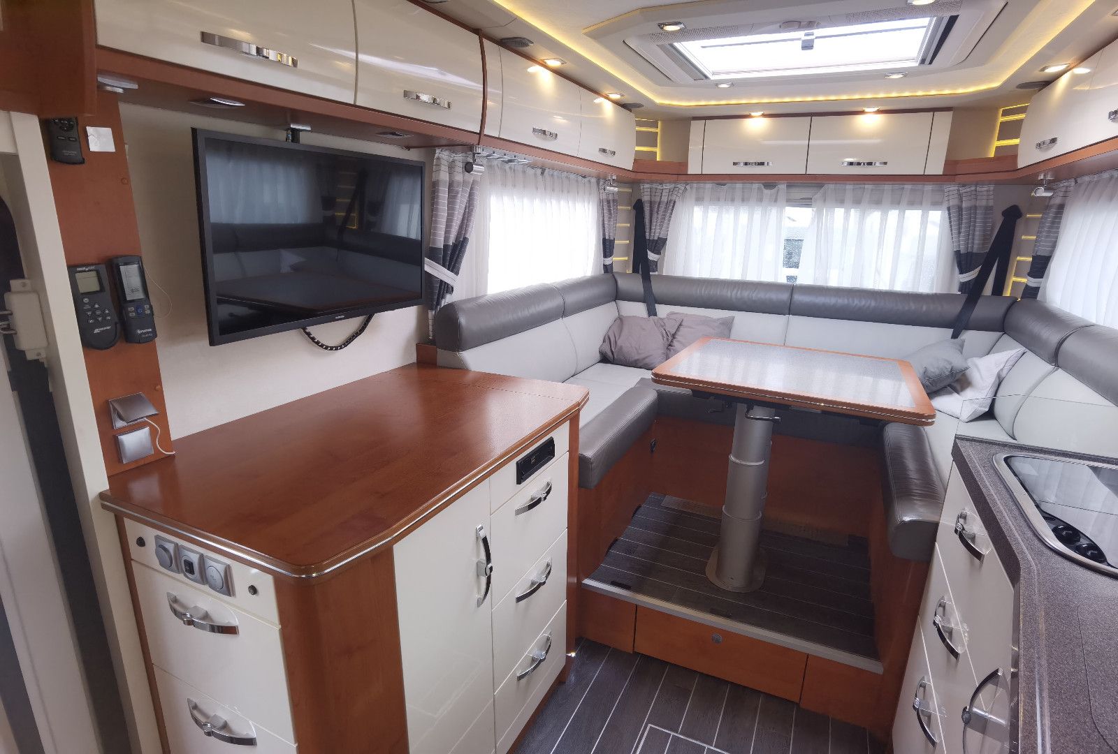 Fahrzeugabbildung Phoenix 8300 BMRSLX